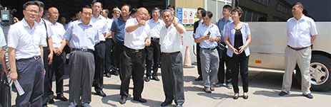 全國政協(xié)常委、經(jīng)濟委員會副主任陳錫文同志及省市領(lǐng)導(dǎo)前往吉林德翔物流有限公司參觀調(diào)研